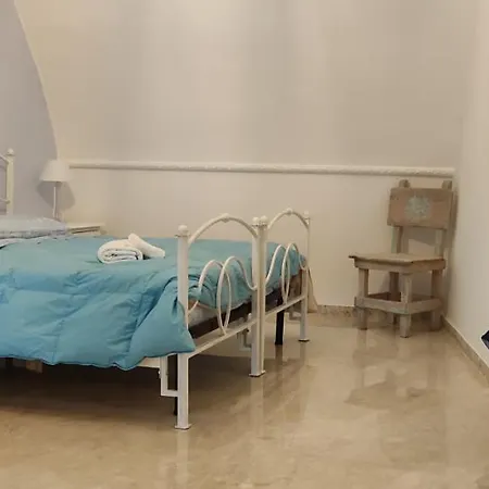 ...su Porta San Demetrio Ostuni