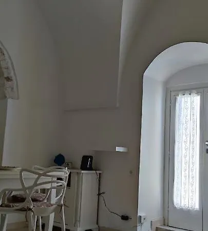 ...su Porta San Demetrio Ostuni